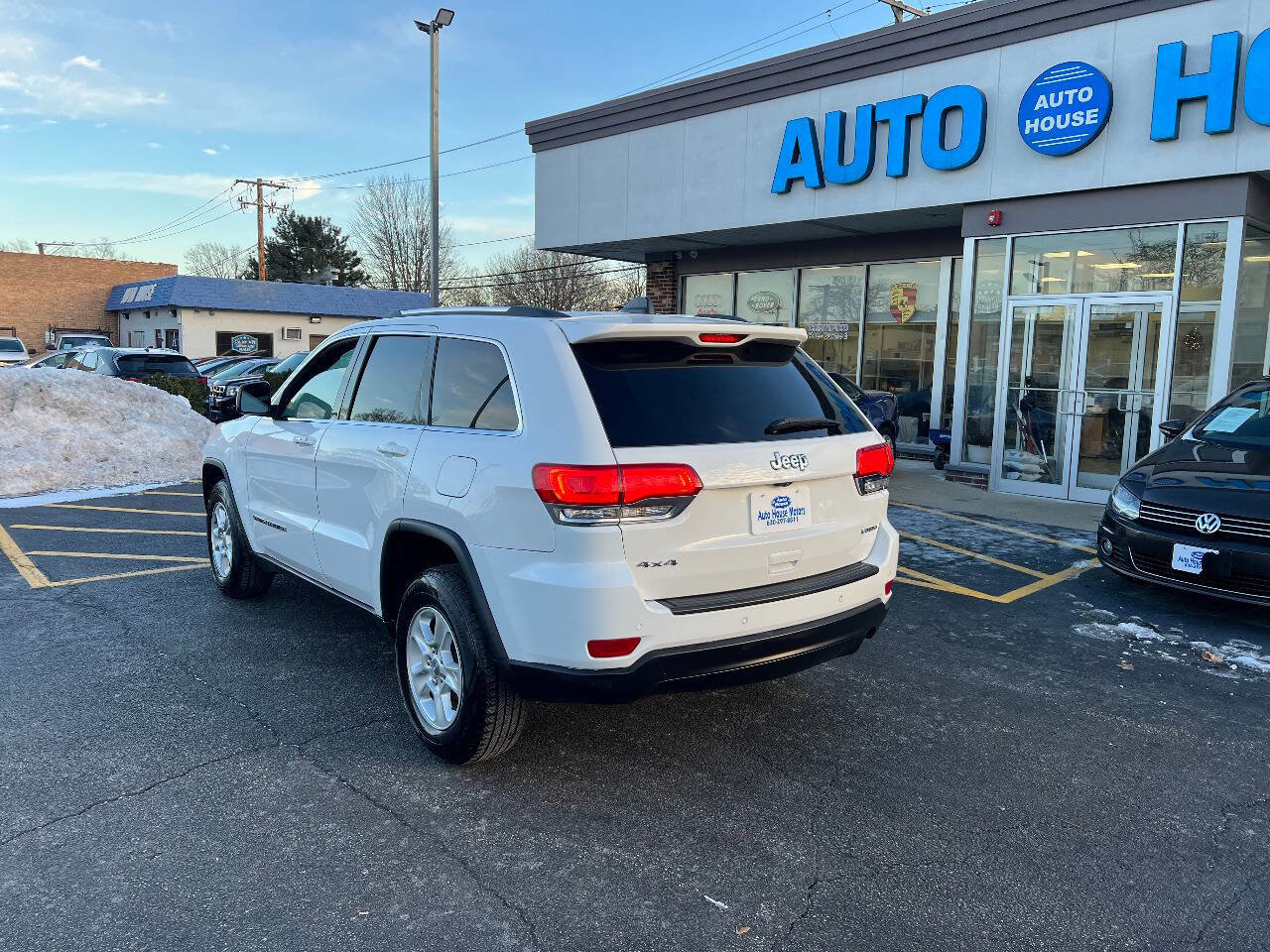 Used 2017 Jeep Grand Cherokee Laredo w/ Quick Order Package 23E AWD/4WD image 11