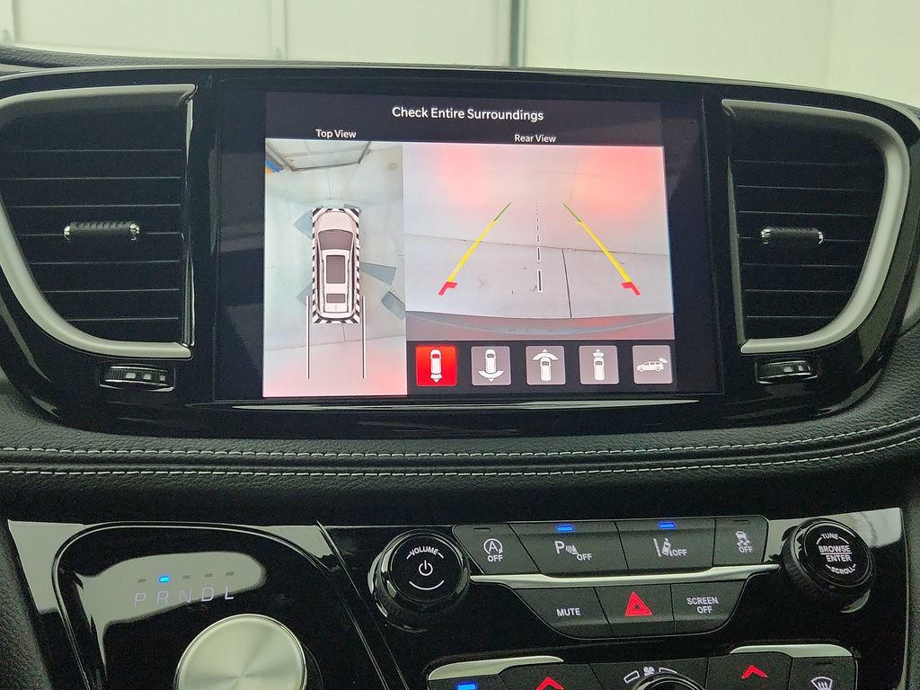 New 2027 Chrysler Pacifica Limited AWD/4WD image 24