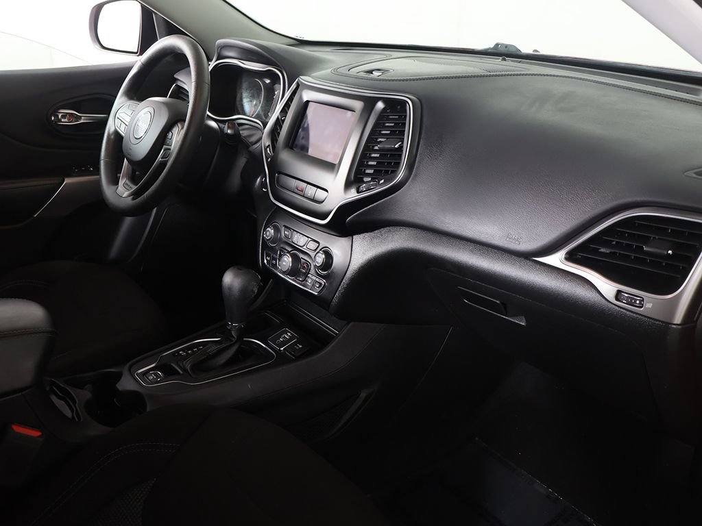 Used 2021 Jeep Cherokee Latitude FWD image 24