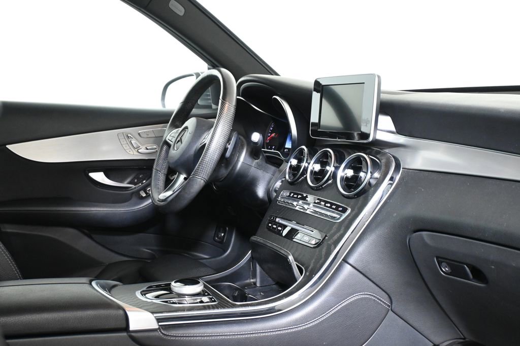 Used 2019 Mercedes-Benz GLC 300 4MATIC image 34