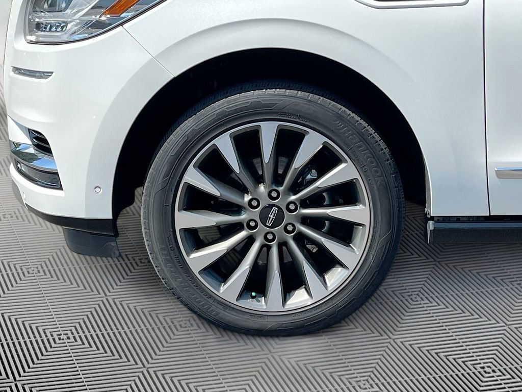 Used 2021 Lincoln Navigator Reserve w/ Luxury Package image 11