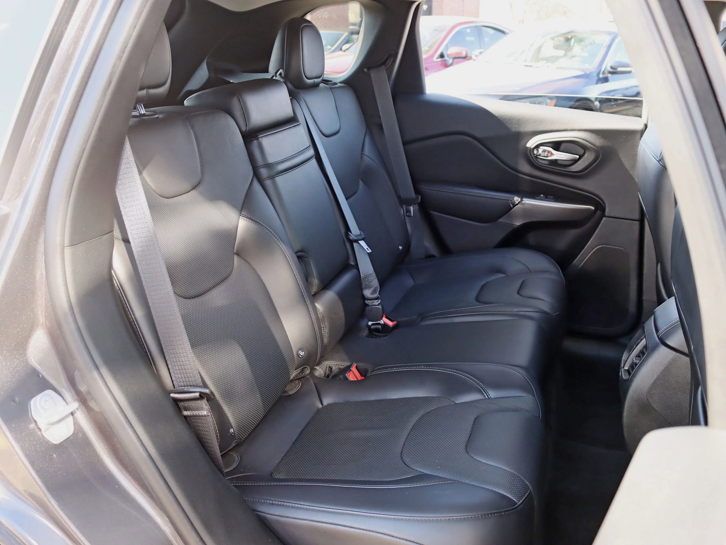 Used 2019 Jeep Cherokee Limited image 32