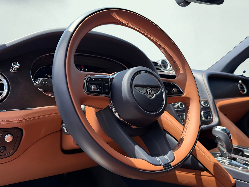 Used 2023 Bentley Bentayga AWD/4WD image 68