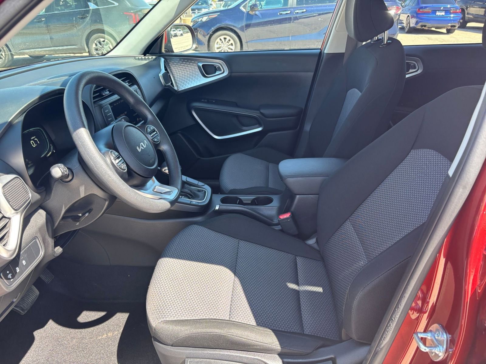 Used 2025 Kia Soul LX w/ LX Technology Package FWD image 24