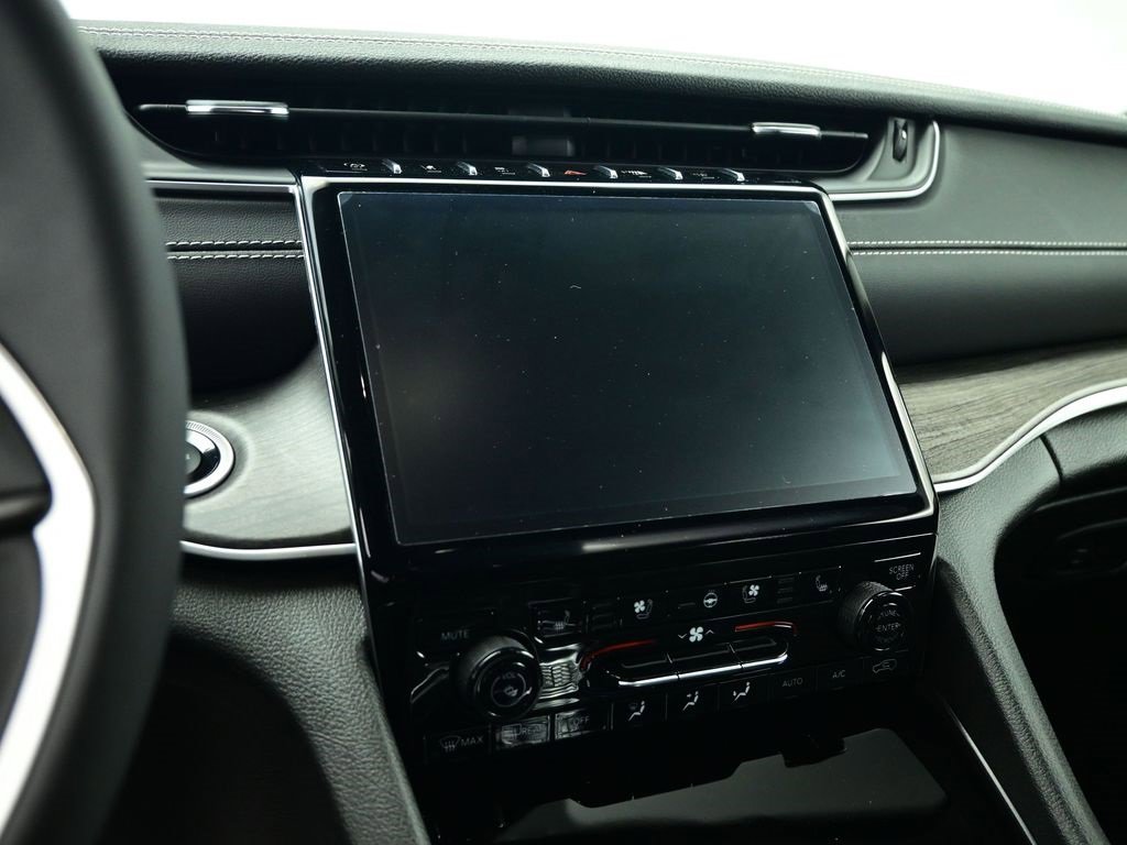 Used 2024 Jeep Grand Cherokee L Limited w/ Luxury Tech Group II image 20