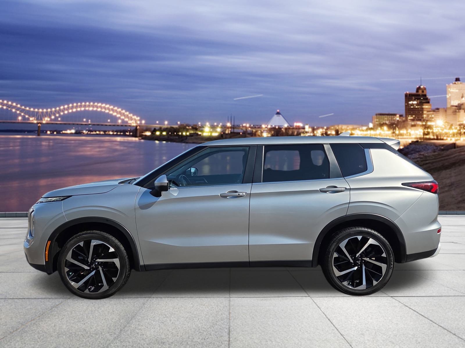 Used 2024 Mitsubishi Outlander SE Black Edition image 2