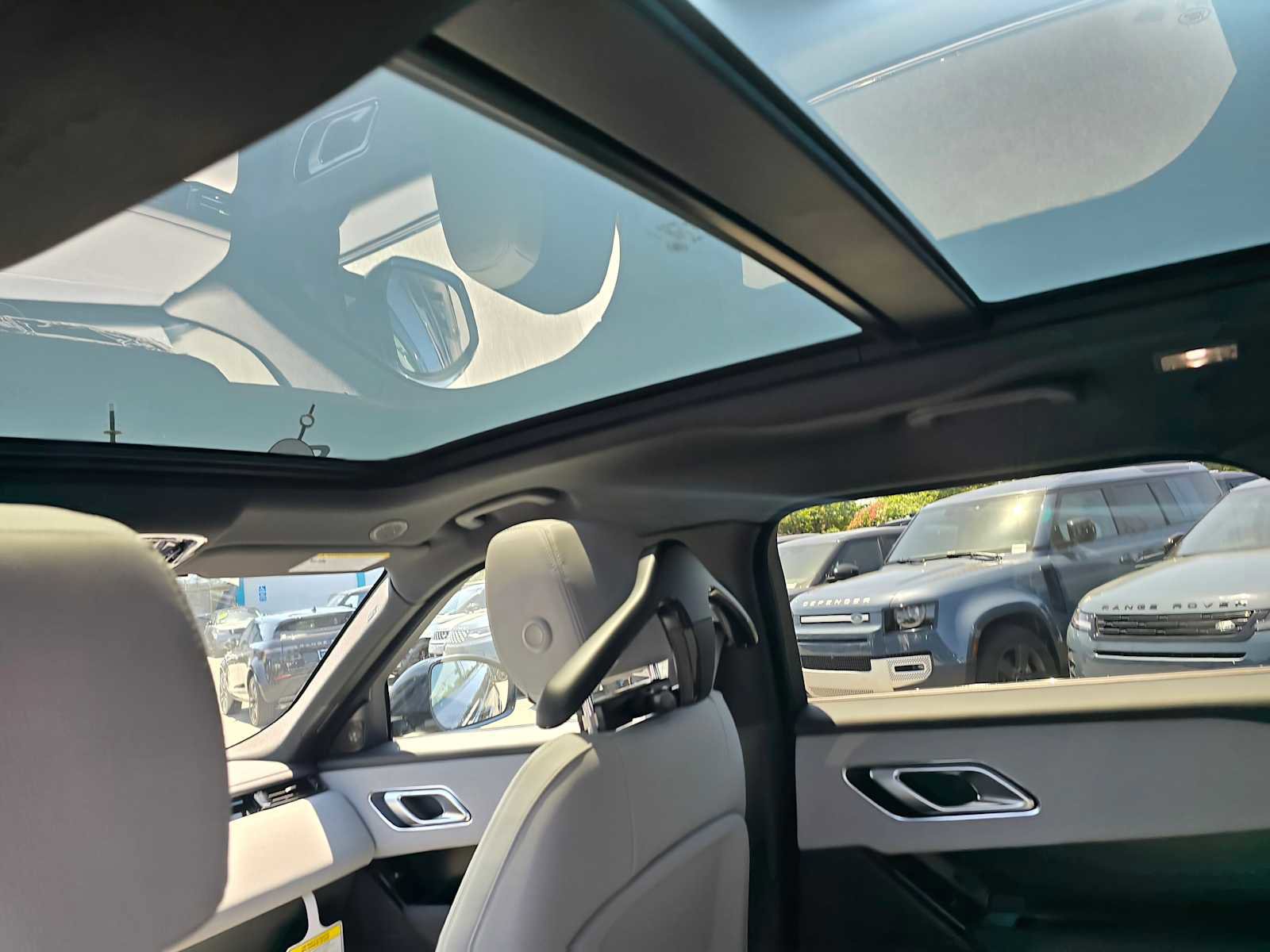 Certified 2026 Land Rover Range Rover Velar Dynamic SE image 21