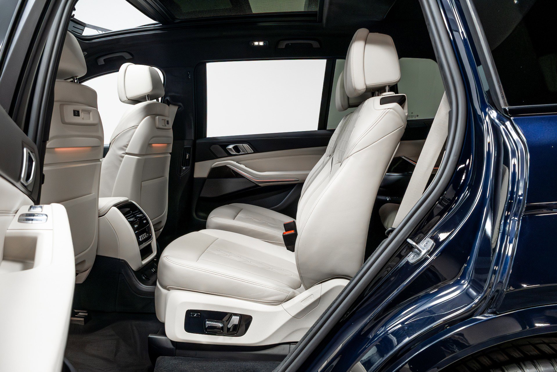 Used 2021 BMW X7 M50i image 41