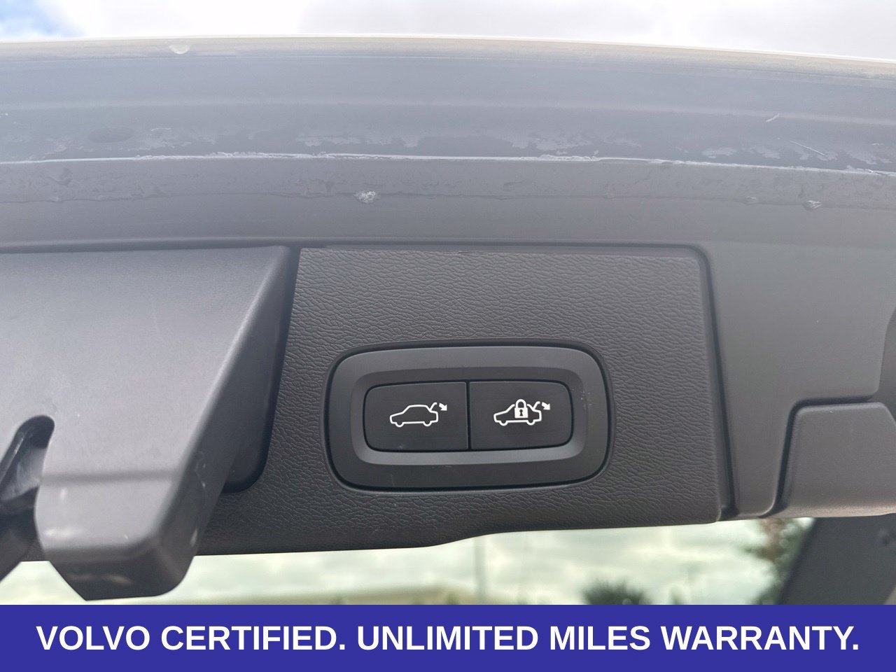 Certified 2024 Volvo XC60 B5 Plus w/ Protection Package Premier AWD/4WD image 18