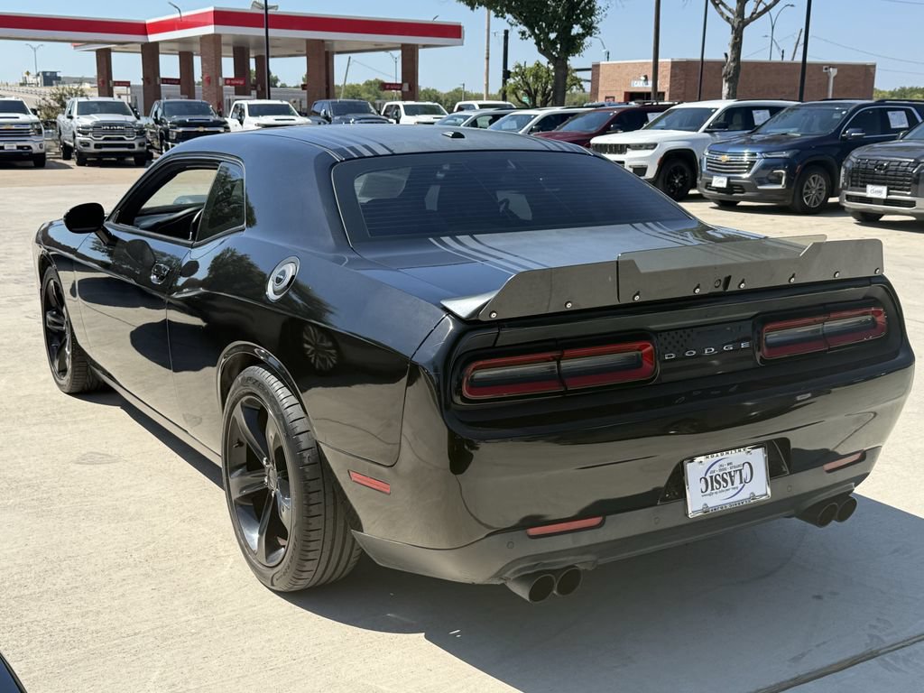 Used 2016 Dodge Challenger R/T RWD image 4