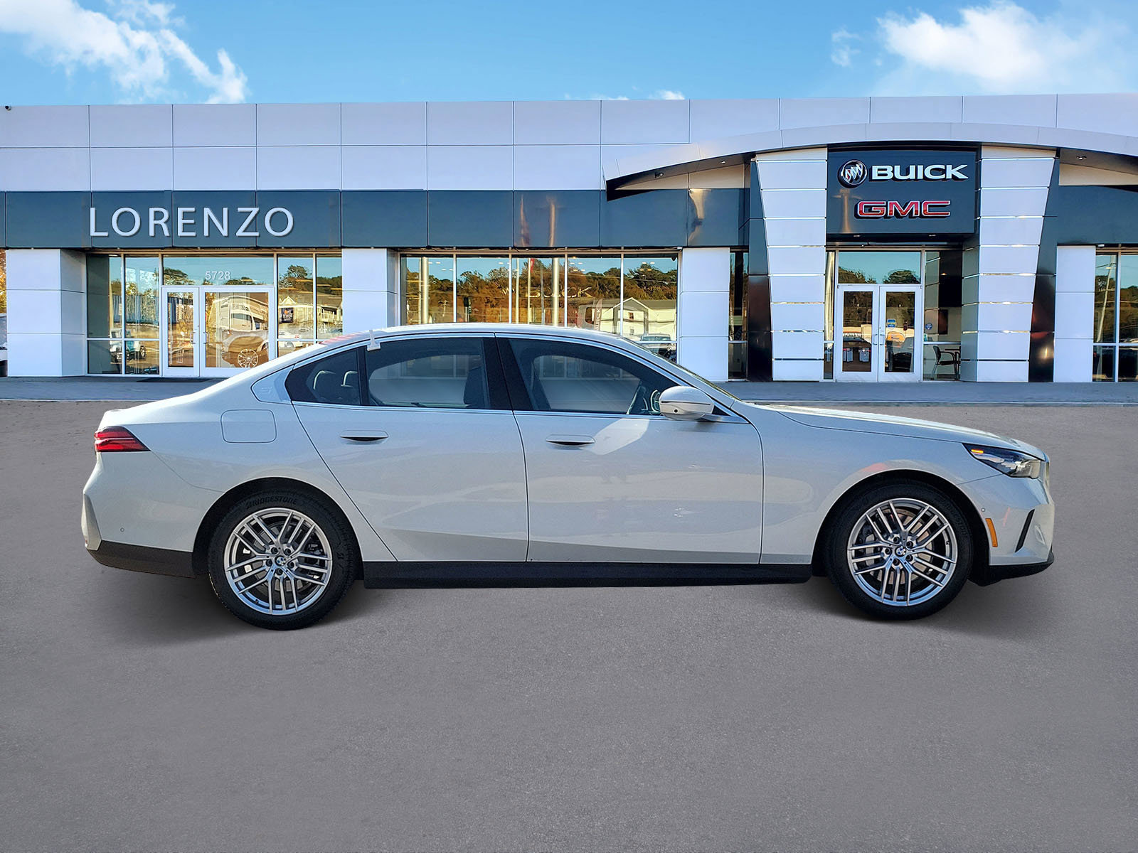 Used 2024 BMW 530i xDrive w/ Premium Package image 4