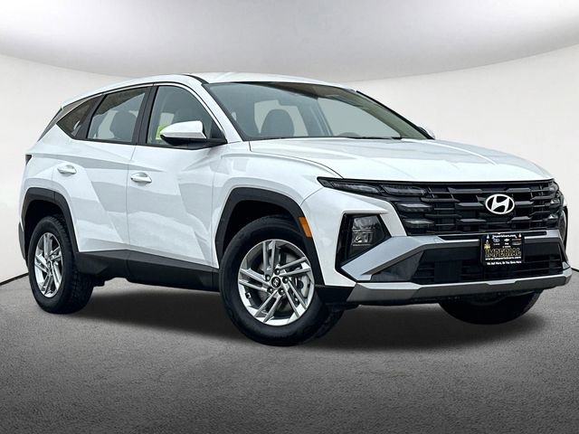 Used 2025 Hyundai Tucson SE image 2