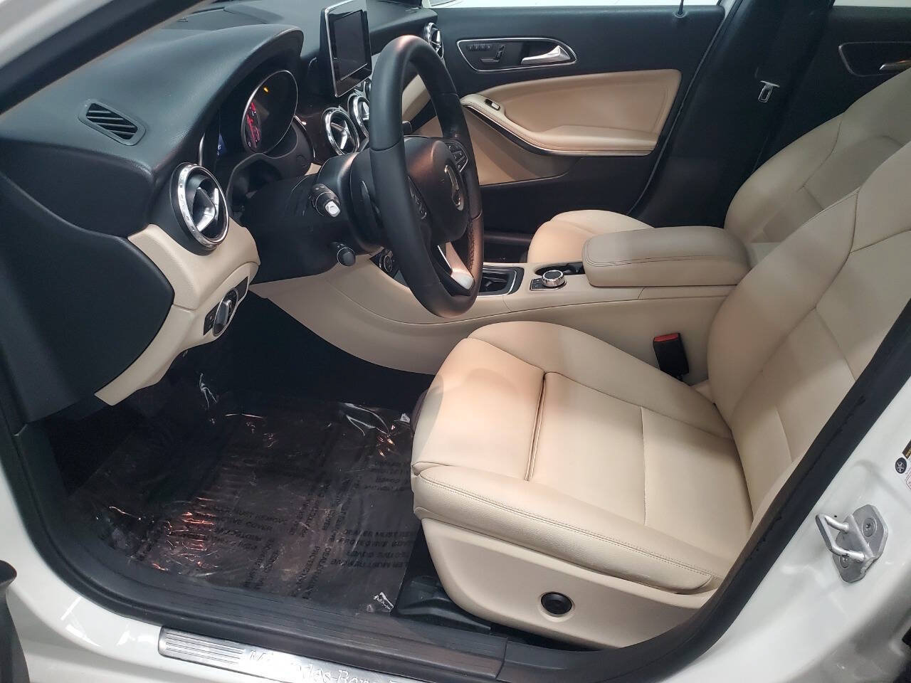 Used 2017 Mercedes-Benz GLA 250 image 8