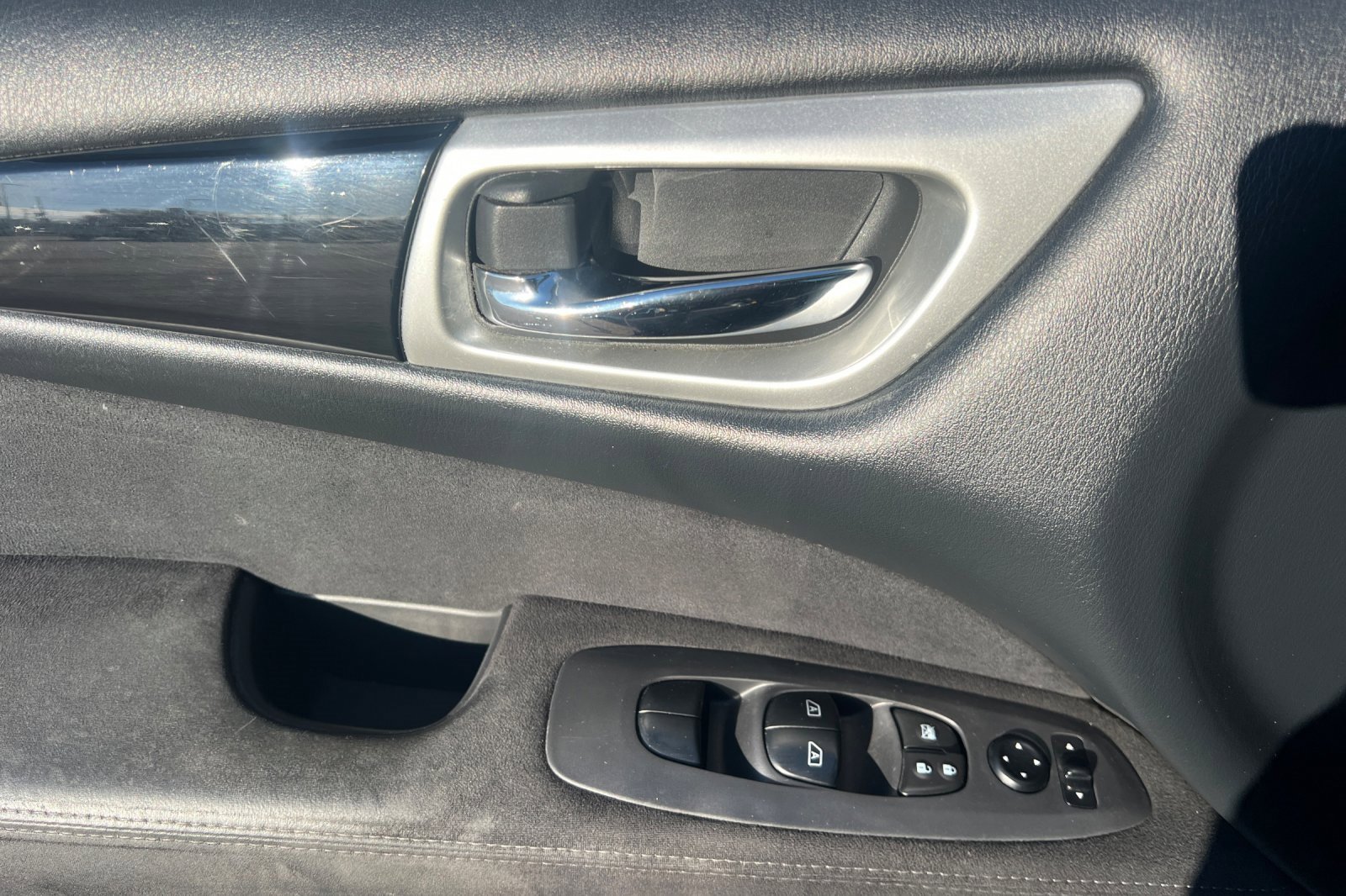 Used 2015 Nissan Pathfinder SV image 8