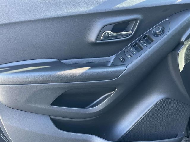 Used 2022 Chevrolet Trax LS w/ Tint and Cruise Package image 25