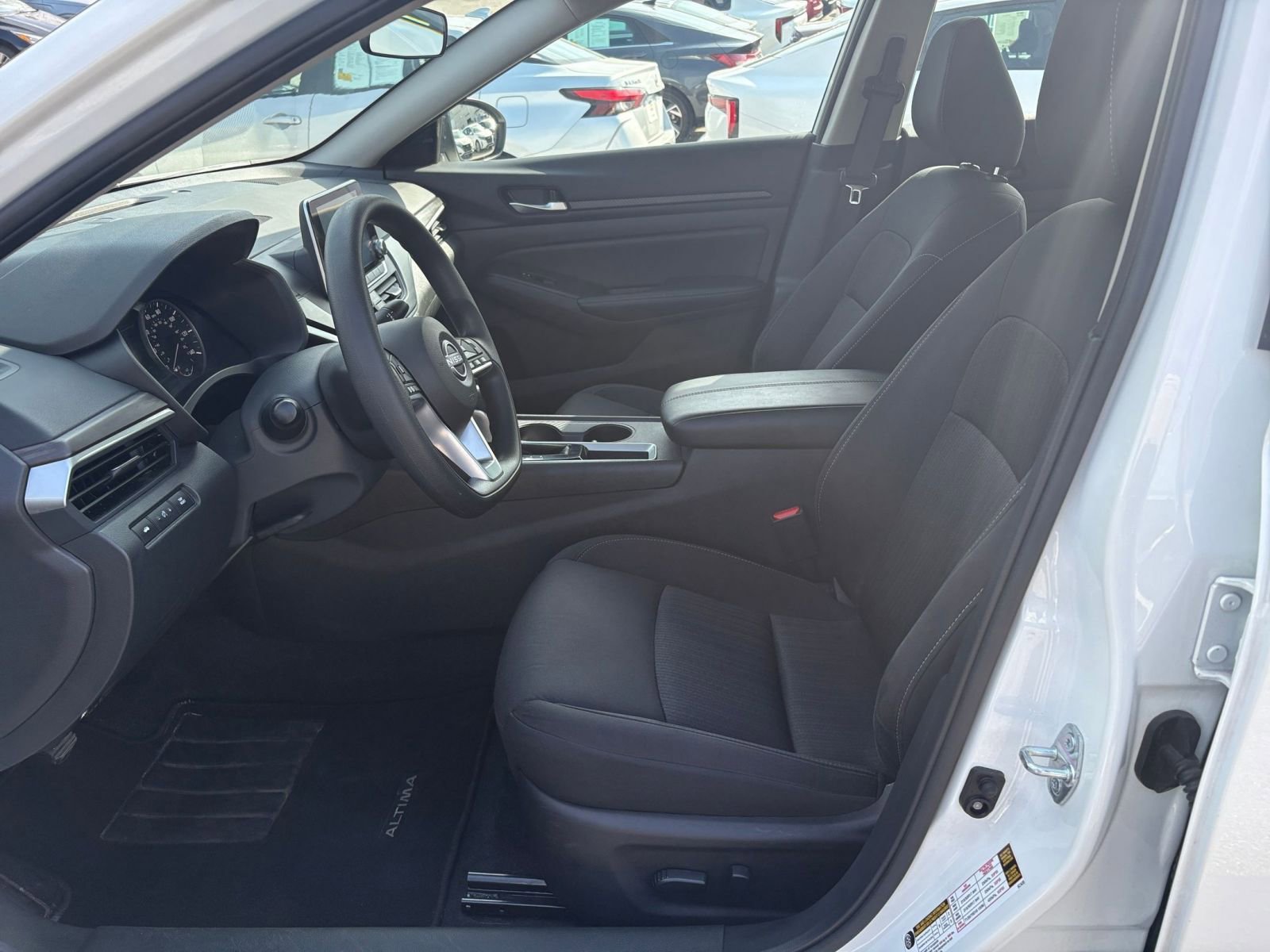Used 2025 Nissan Altima 2.5 SV FWD image 27