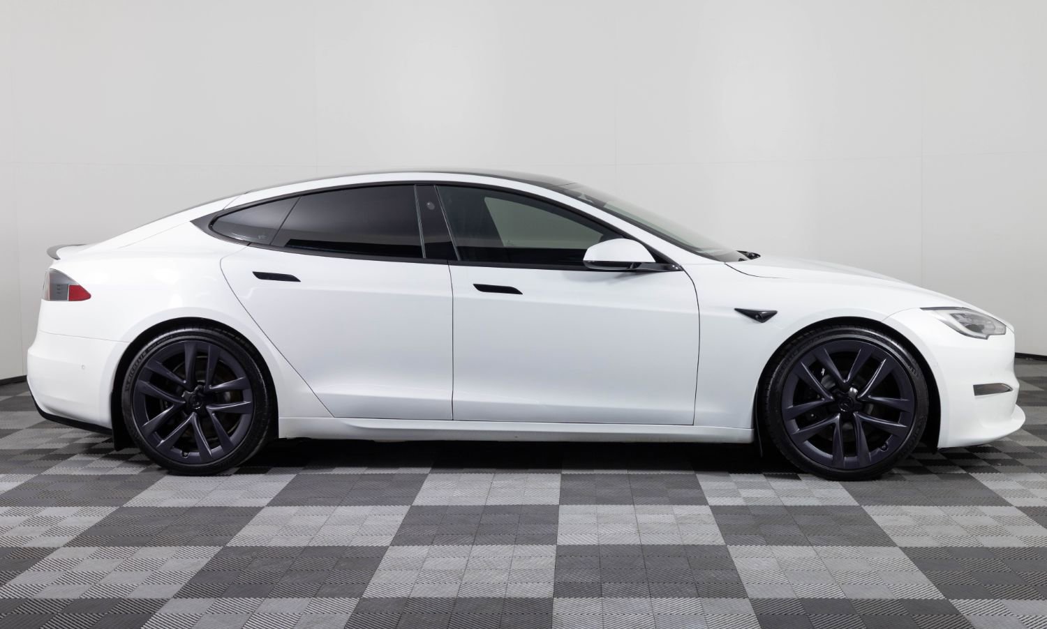 Used 2021 Tesla Model S Plaid image 9
