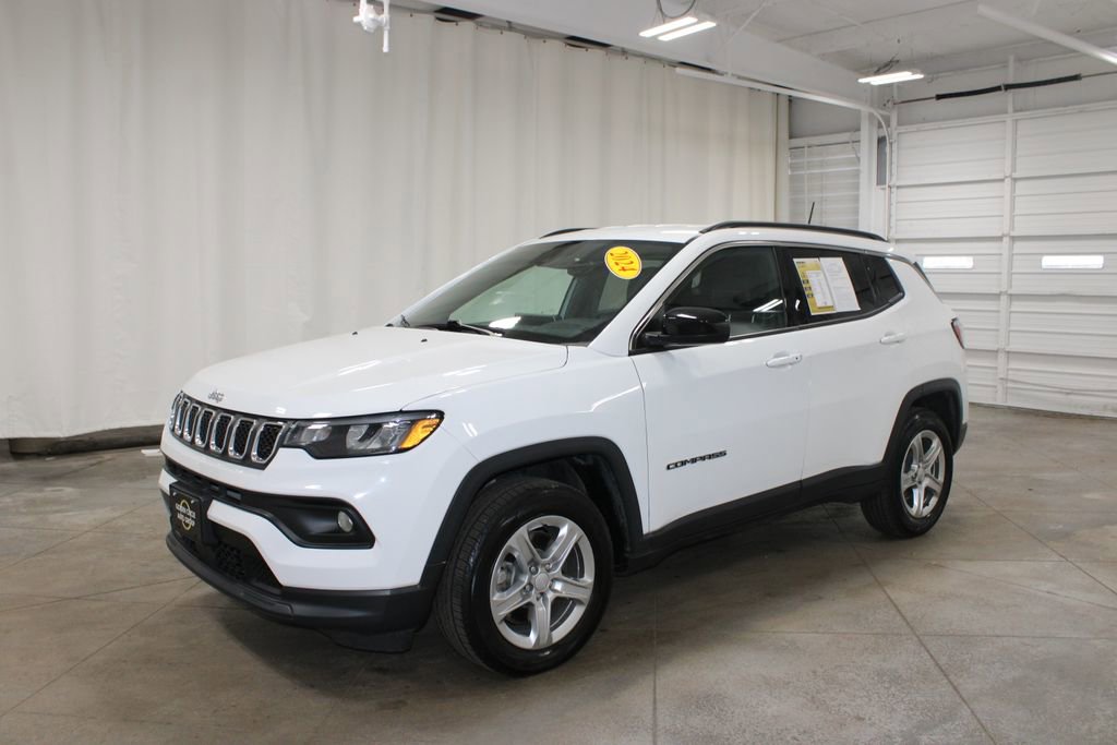 Used 2024 Jeep Compass Latitude AWD/4WD image 4