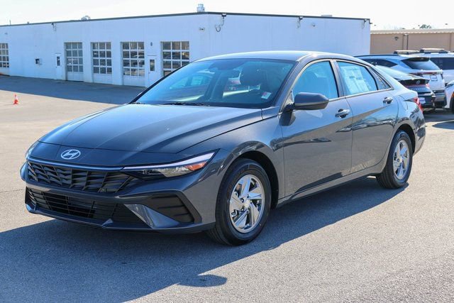 New 2026 Hyundai Elantra SE image 6