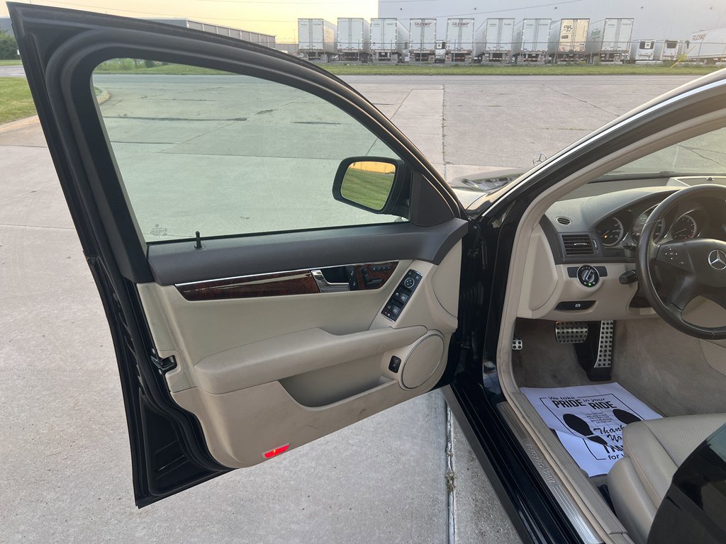 Used 2009 Mercedes-Benz C 300 4MATIC Sedan image 16
