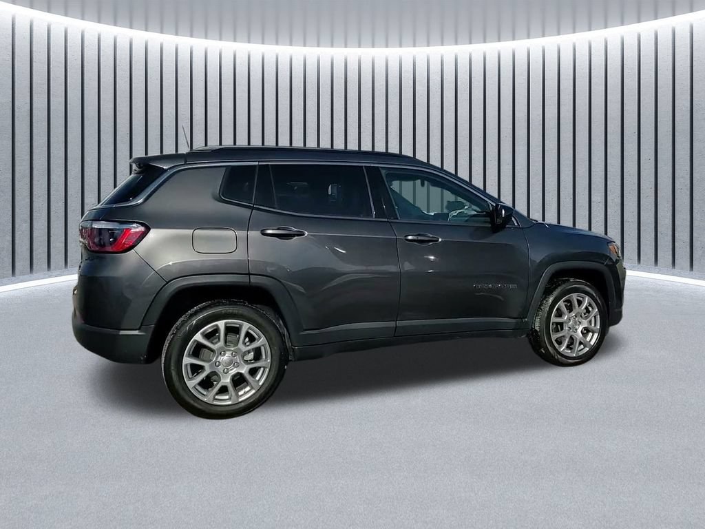 Used 2023 Jeep Compass Latitude AWD/4WD image 7