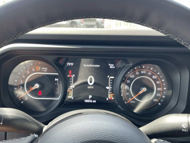 Used 2025 Jeep Gladiator Rubicon w/ Convenience Group AWD/4WD image 18