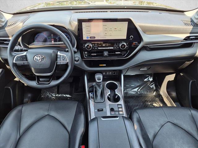 Used 2023 Toyota Highlander Limited AWD/4WD image 16