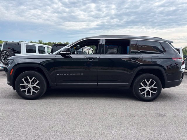 Used 2023 Jeep Grand Cherokee L Limited AWD/4WD image 7