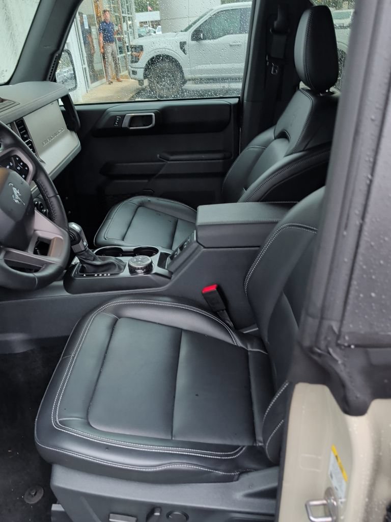 Used 2025 Ford Bronco Outer Banks AWD/4WD image 6