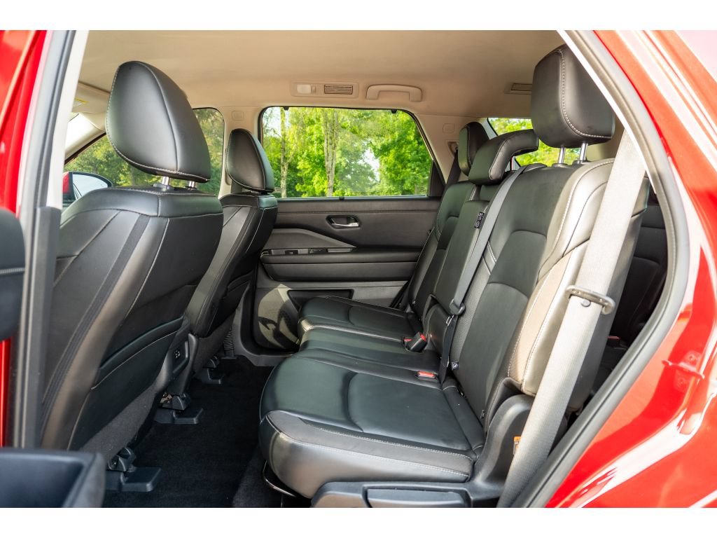 Used 2023 Nissan Pathfinder SL FWD image 14