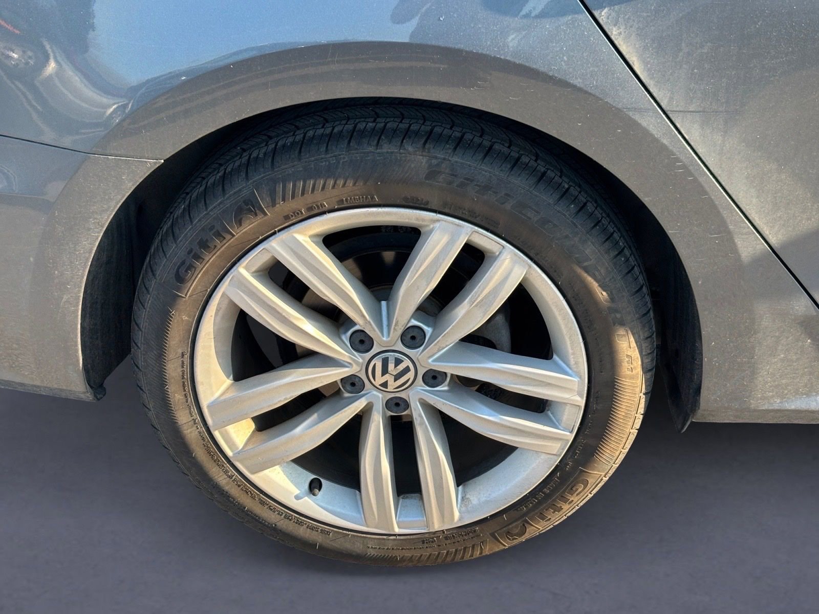 Used 2019 Volkswagen Passat 2.0T Wolfsburg w/ Wheels & Sunroof Package image 3