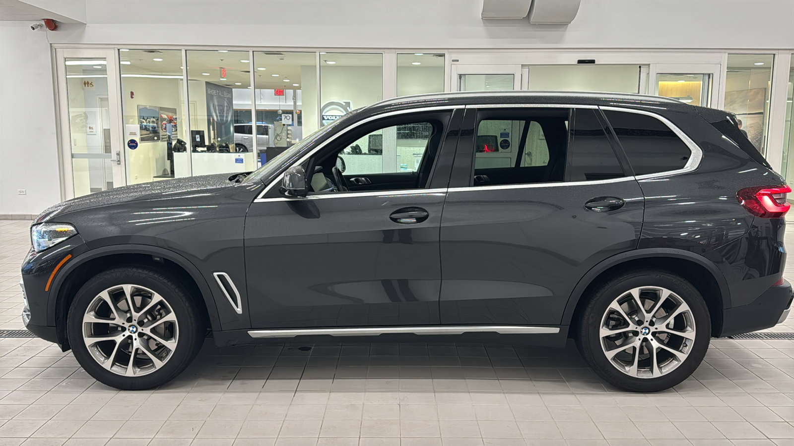 Used 2023 BMW X5 xDrive40i w/ Premium Package AWD/4WD image 8