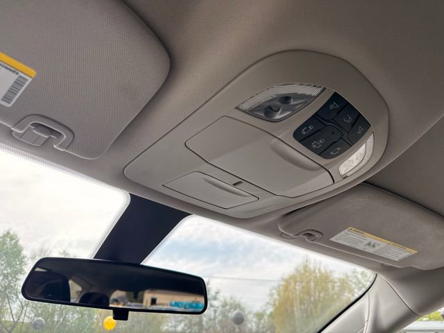 Used 2022 Chrysler Voyager LX FWD image 33