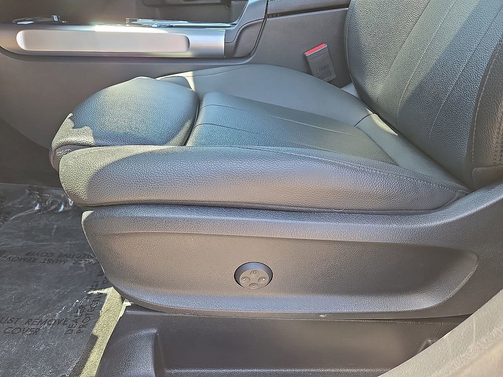 Used 2025 Mercedes-Benz GLB 250 4MATIC image 24