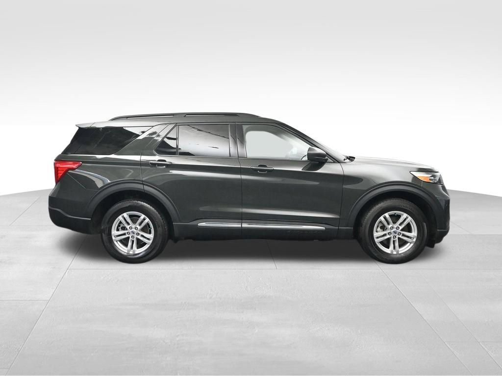 Used 2024 Ford Explorer XLT w/ Equipment Group 202A AWD/4WD image 6
