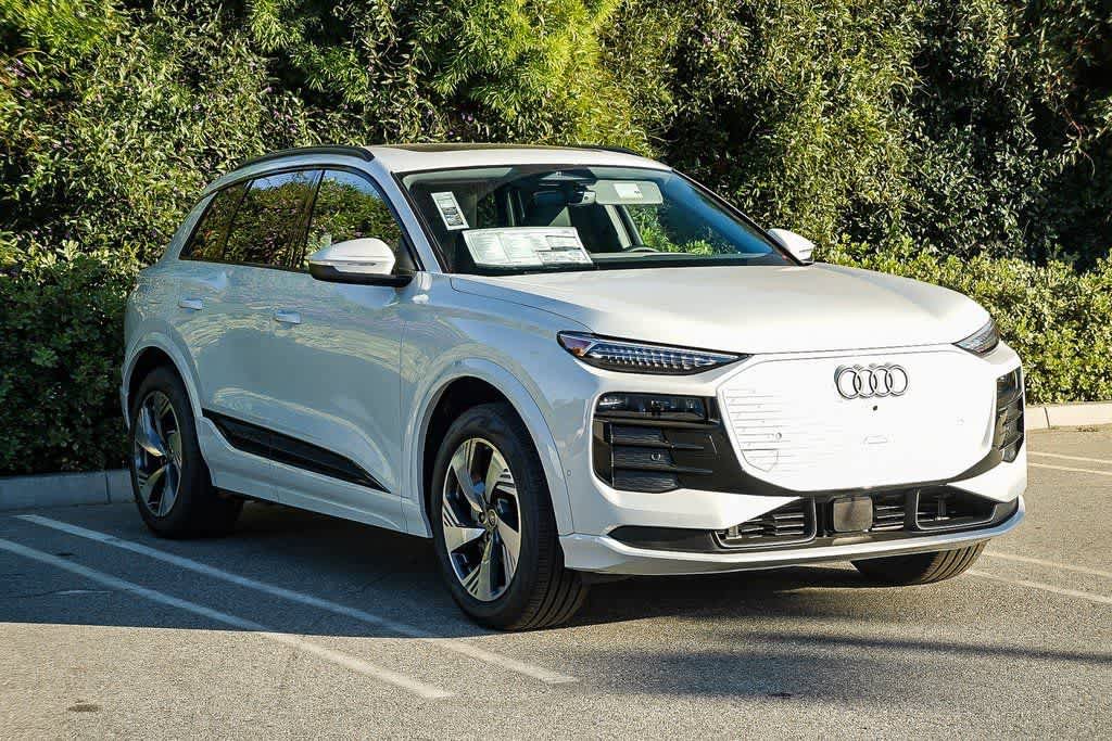 New 2025 Audi Q6 e-tron Premium Plus AWD/4WD image 3
