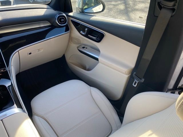 Used 2025 Mercedes-Benz GLC 350e GLC 350e image 31