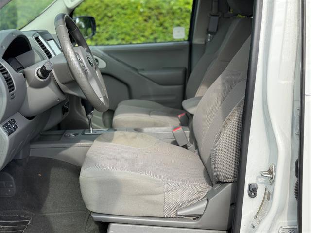 Used 2021 Nissan Frontier SV w/ Midnight Edition Floor Mats AWD/4WD image 13