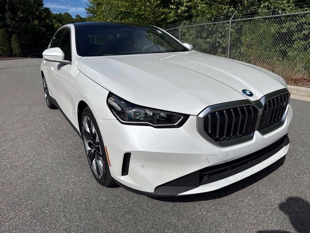 Used 2024 BMW i5 eDrive40i w/ M Sport Package RWD image 3