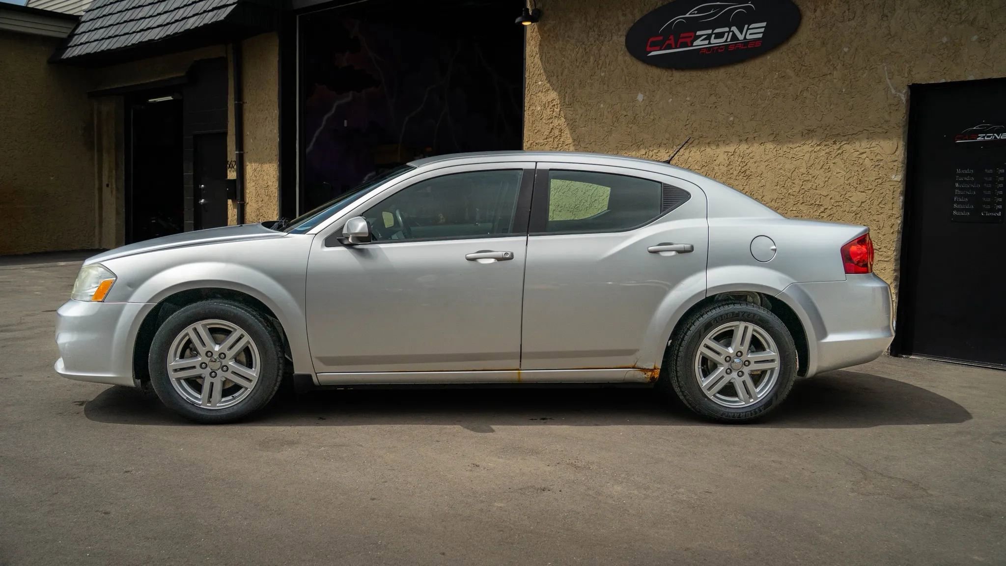 Used 2012 Dodge Avenger SXT FWD image 16
