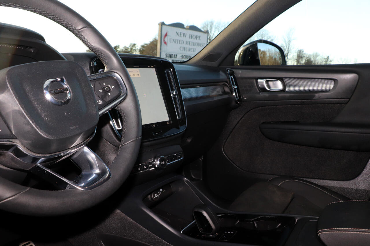 Used 2022 Volvo XC40 P8 Recharge Plus image 15