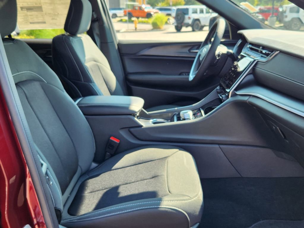 New 2025 Jeep Grand Cherokee Laredo X w/ Trailer Tow Package image 16