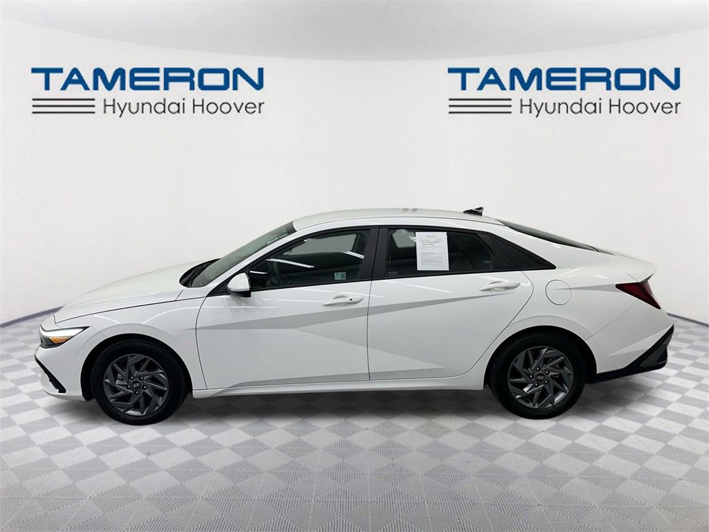 Used 2024 Hyundai Elantra SEL image 2