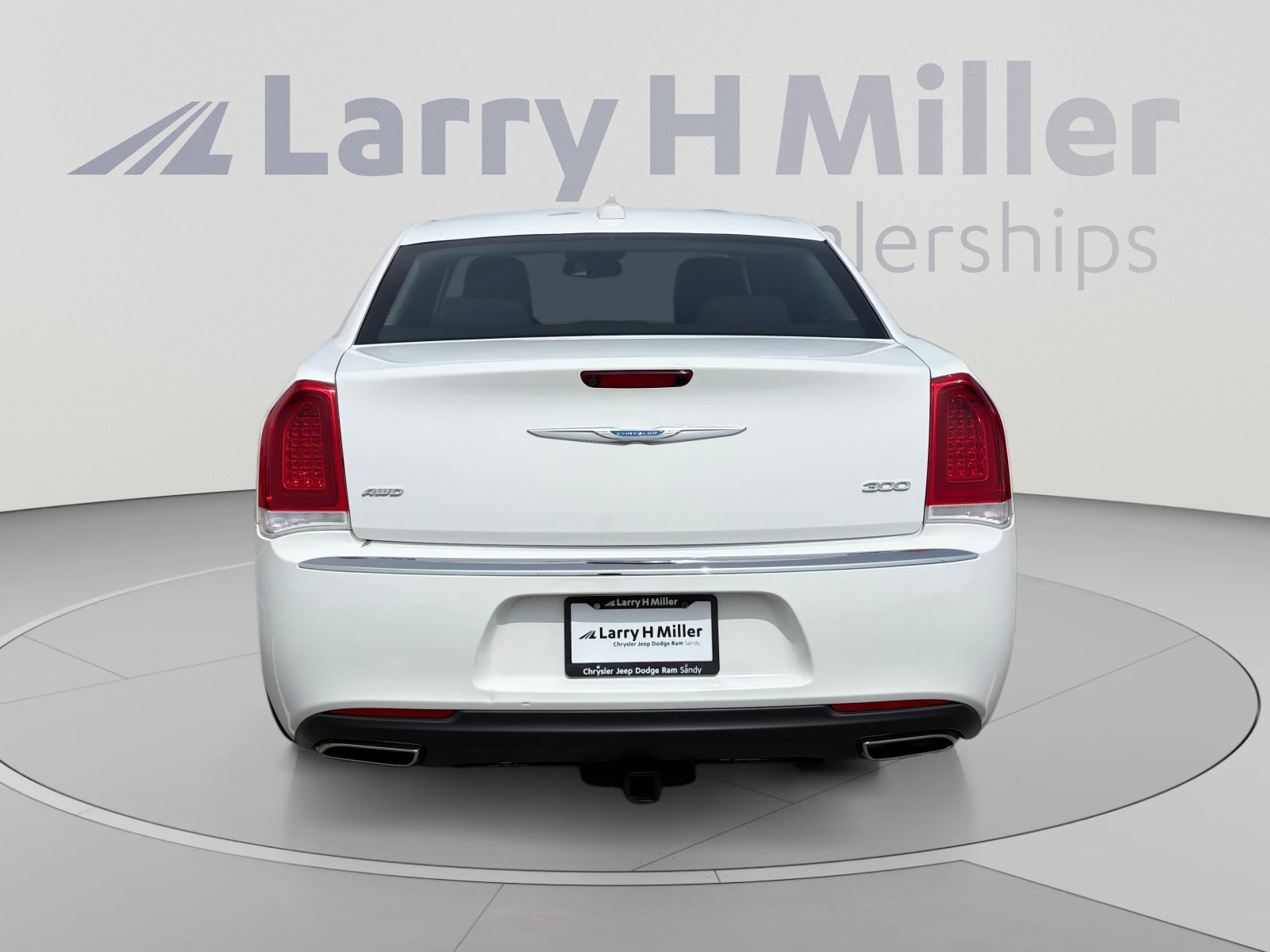 Used 2021 Chrysler 300 Touring w/ Driver Convenience Group AWD/4WD image 4