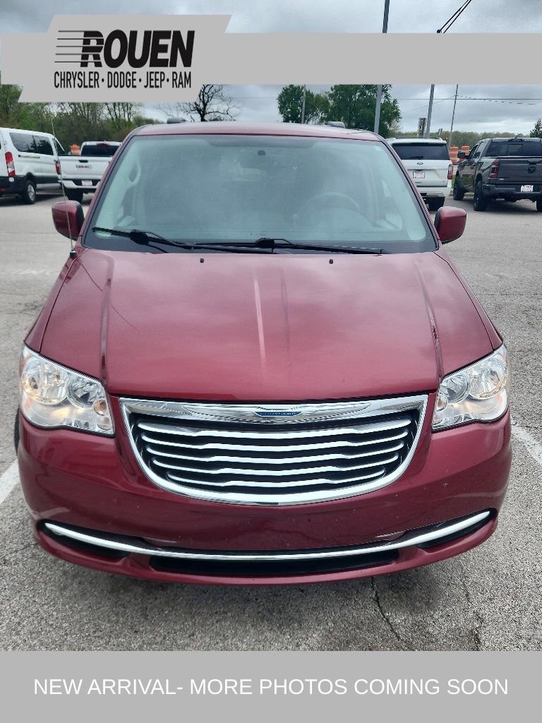 Used 2015 Chrysler Town & Country Touring w/ Driver Convenience Group FWD image 1