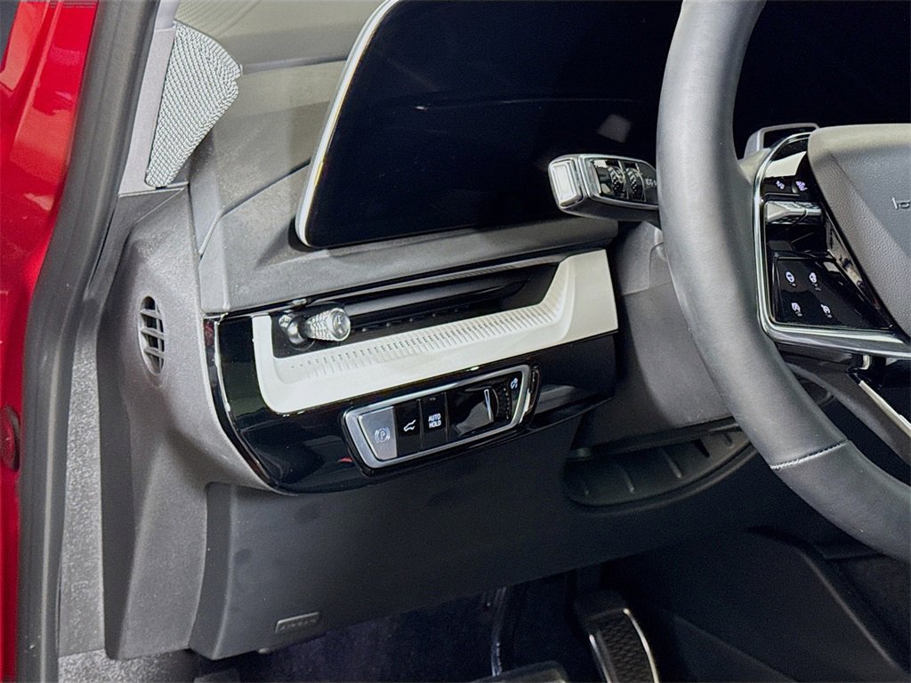 Certified 2025 Cadillac Optiq Luxury 2 image 8