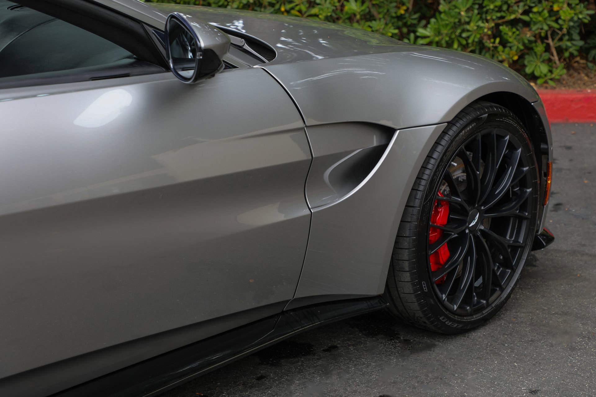 Used 2023 Aston Martin V8 Vantage Roadster RWD image 10