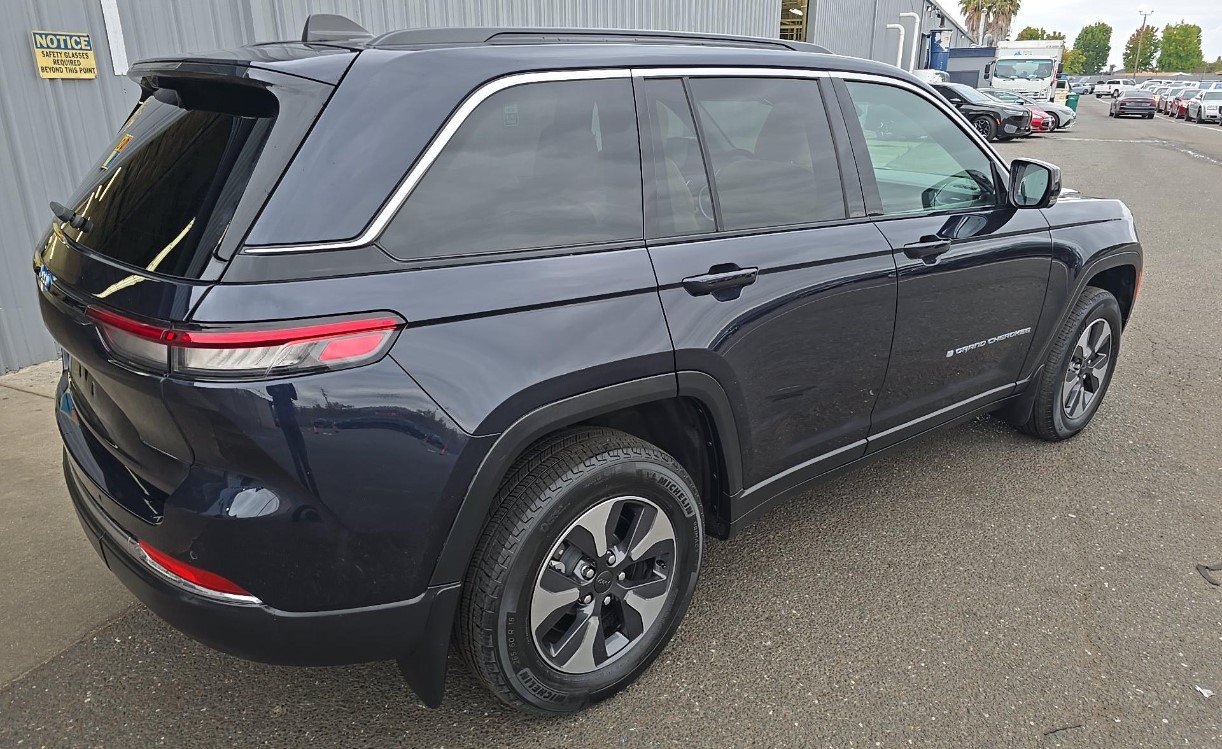 Used 2024 Jeep Grand Cherokee Limited 4xe w/ Luxury Tech Group II AWD/4WD image 4
