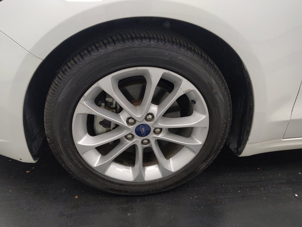 Used 2020 Ford Fusion SE FWD image 31