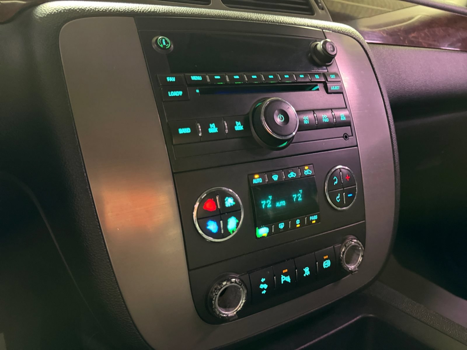 Used 2011 GMC Sierra 2500 SLT w/ SLT Convenience Package AWD/4WD image 30